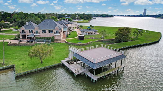 El Lago 2-story, 6-bed 401 Lakeshore Drive-idx