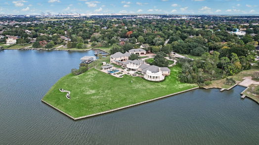 El Lago 2-story, 6-bed 401 Lakeshore Drive-idx