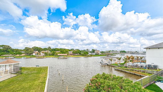 Seabrook 2-story, 3-bed 8143 Laeksiide Drive-idx