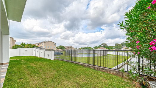 Seabrook 2-story, 3-bed 8143 Laeksiide Drive-idx