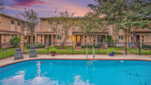 Seabrook 2-story, 2-bed 2330 Lakewood Yacht Club Drive 8-idx