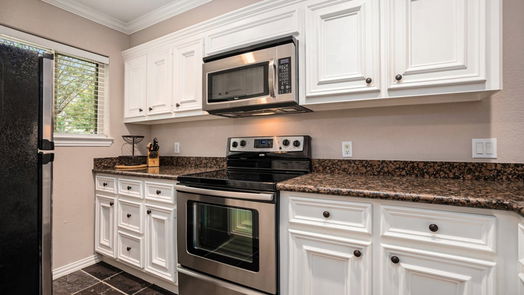 Seabrook 2-story, 2-bed 2330 Lakewood Yacht Club Drive 8-idx
