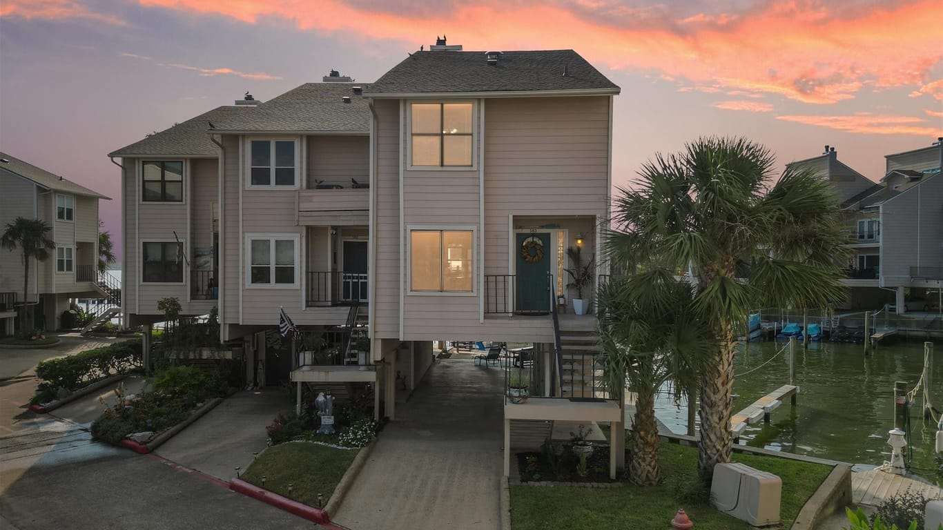 Seabrook 2-story, 2-bed 3663 Nasa Pkwy 503-idx