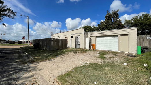 Texas City 1-story, 6-bed 102 9th Street N-idx