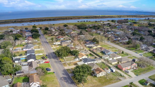 Texas City 1-story, 3-bed 104 18th Avenue N-idx