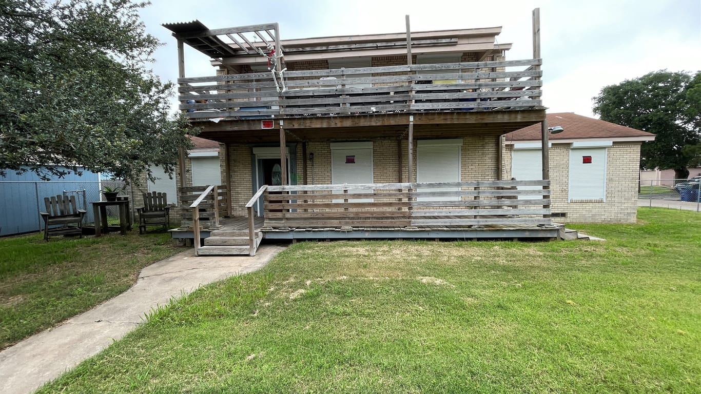 Texas City null-story, 4-bed 104 12th Avenue N-idx