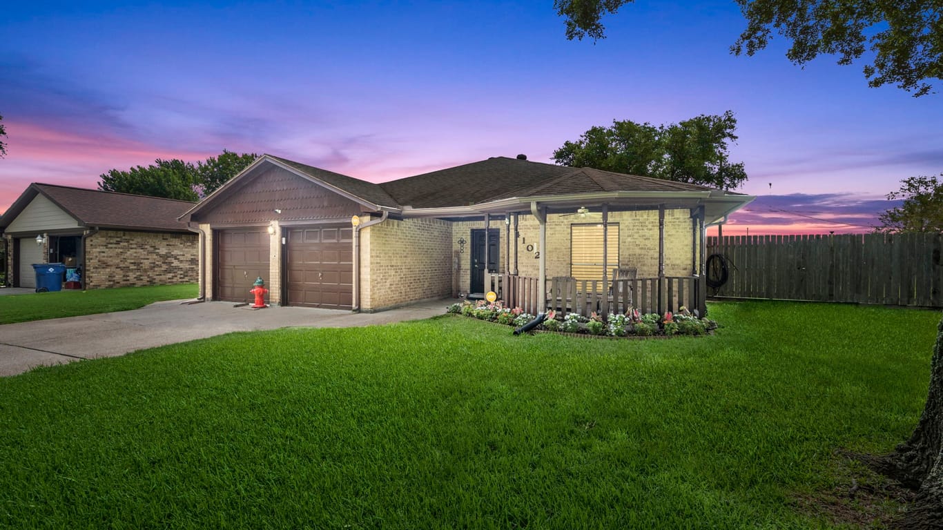 Texas City 1-story, 3-bed 4102 Quaker Drive-idx