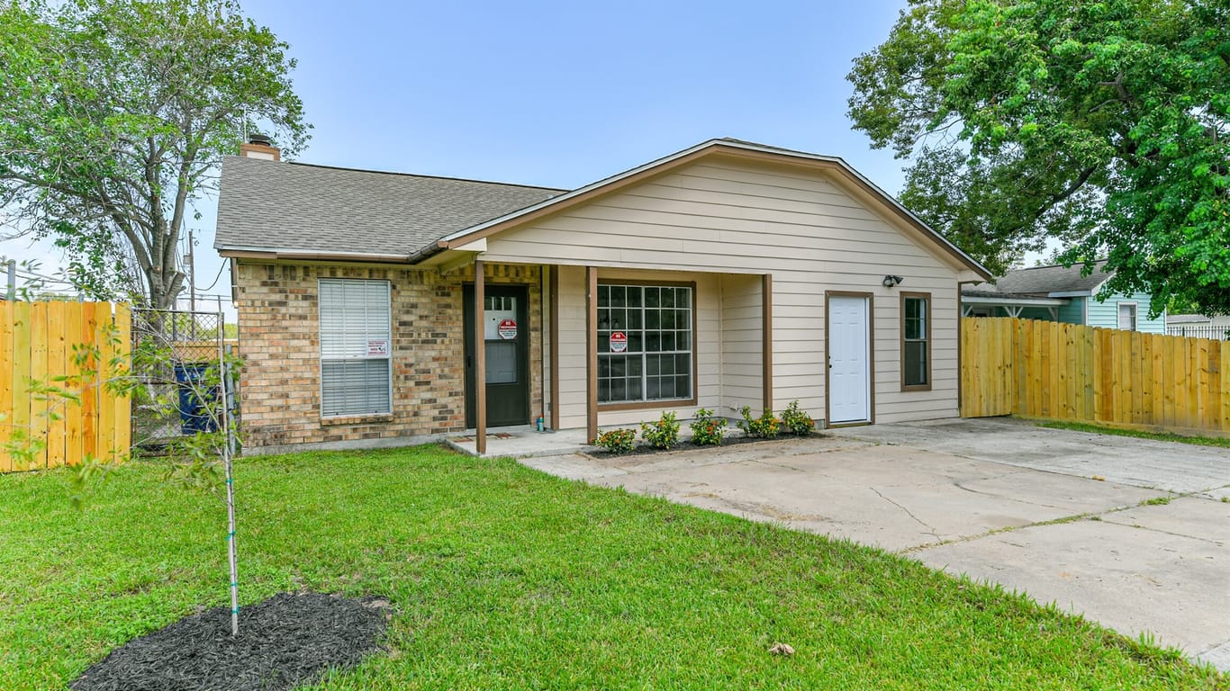 Texas City 1-story, 3-bed 2426 13th Avenue N-idx