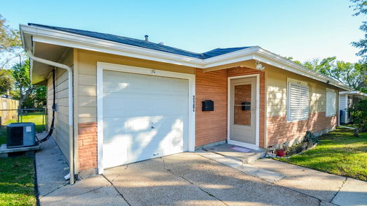 Texas City null-story, 3-bed 3106 Danforth Drive-idx