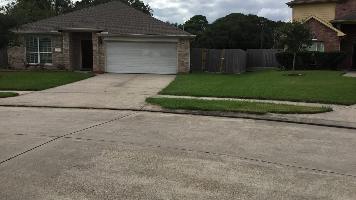 Texas City 1-story, 4-bed 201 N Heritage Oaks Drive-idx