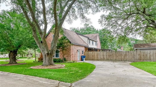 Texas City 2-story, 4-bed 8515 Twelve Oaks Drive-idx