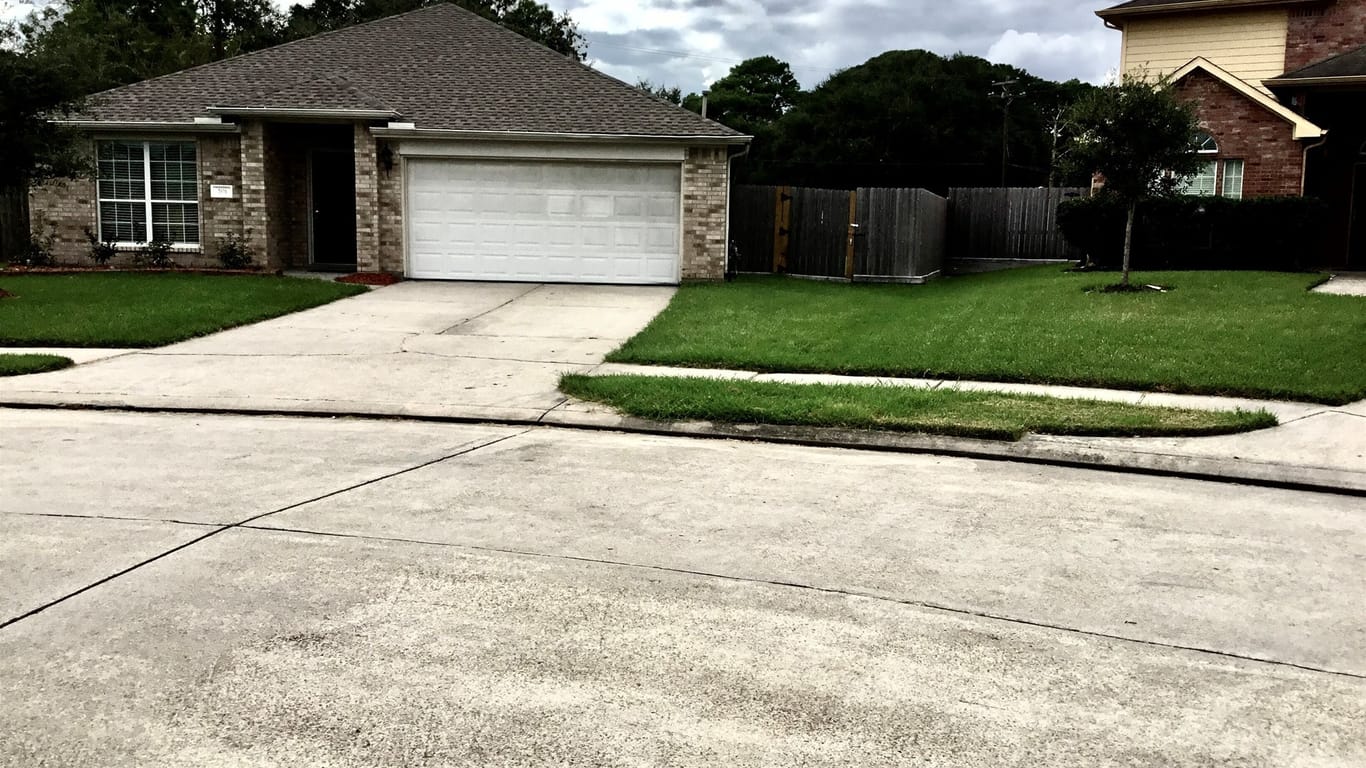 Texas City 1-story, 4-bed 201 N Heritage Oaks Drive-idx