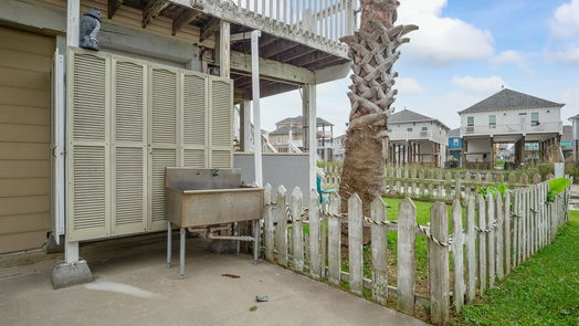 Crystal Beach 2-story, 3-bed 1984 Matt Drive-idx