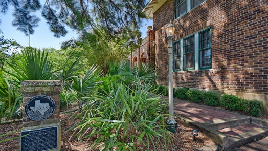 Brenham 2-story, 10-bed 1804 S Park Street-idx