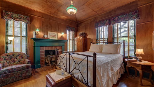 Brenham 2-story, 10-bed 1804 S Park Street-idx