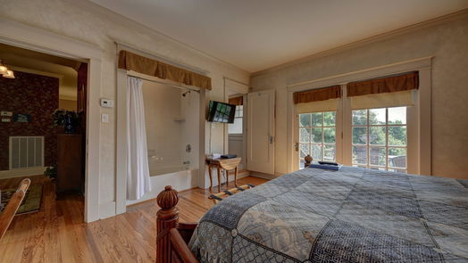 Brenham 2-story, 10-bed 1804 S Park Street-idx