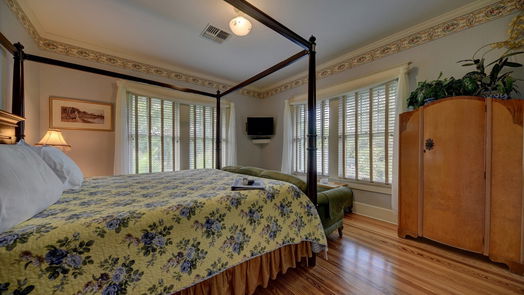 Brenham 2-story, 10-bed 1804 S Park Street-idx