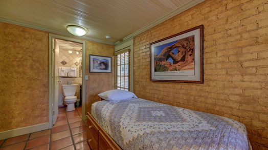 Brenham 2-story, 10-bed 1804 S Park Street-idx