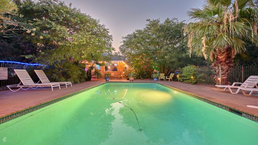 Brenham 2-story, 10-bed 1804 S Park Street-idx