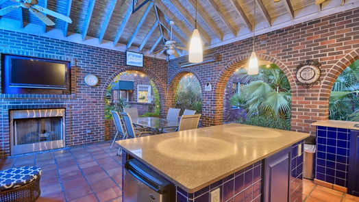 Brenham 2-story, 10-bed 1804 S Park Street-idx