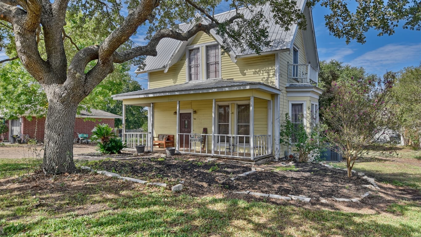 Brenham 2-story, 4-bed 404 W Jefferson Street-idx