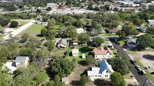 Brenham 2-story, 4-bed 404 W Jefferson Street-idx