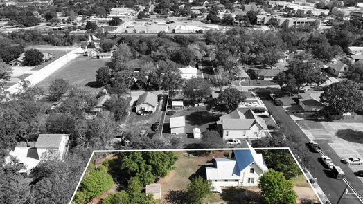 Brenham 2-story, 4-bed 404 W Jefferson Street-idx