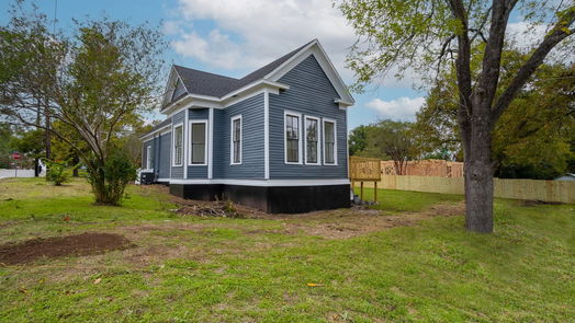 Brenham 1-story, 3-bed 705 W Fifth Street-idx
