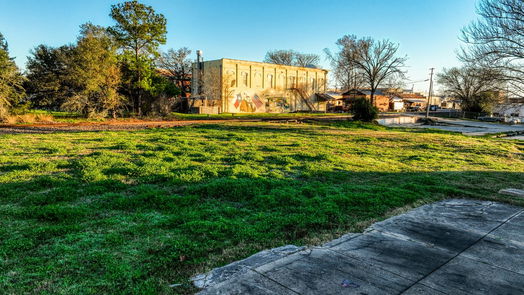 Brenham null-story, null-bed 106 W First Street-idx