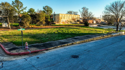 Brenham null-story, null-bed 106 W First Street-idx