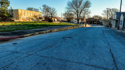 Brenham null-story, null-bed 106 W First Street-idx