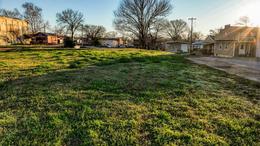 Brenham null-story, null-bed 106 W First Street-idx