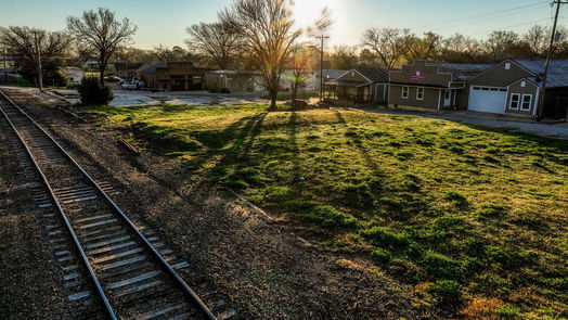 Brenham null-story, null-bed 106 W First Street-idx