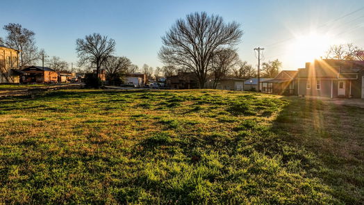 Brenham null-story, null-bed 106 W First Street-idx