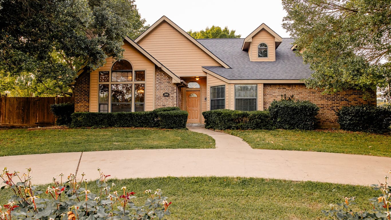 Brenham 2-story, 4-bed 3000 Creekside Drive-idx
