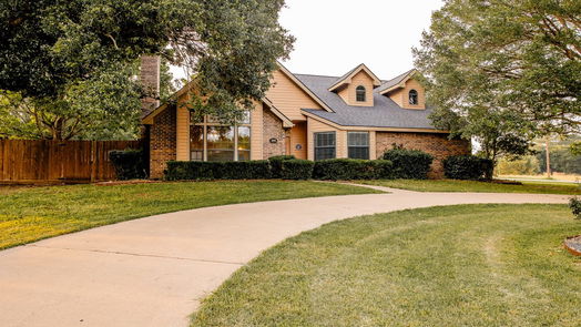 Brenham 2-story, 4-bed 3000 Creekside Drive-idx