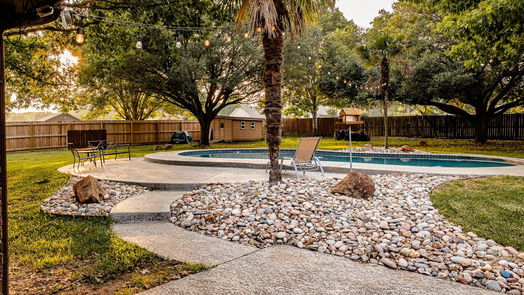 Brenham 2-story, 4-bed 3000 Creekside Drive-idx
