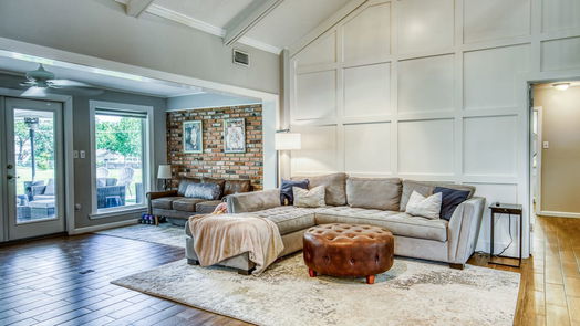Brenham 2-story, 4-bed 204 Oak Hill Drive-idx