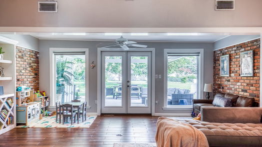 Brenham 2-story, 4-bed 204 Oak Hill Drive-idx