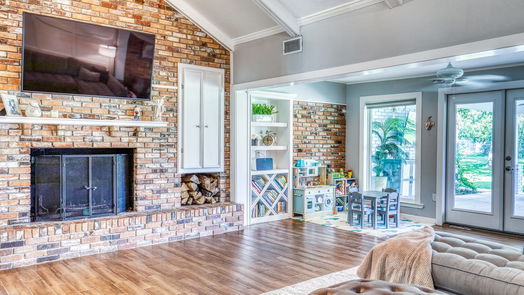 Brenham 2-story, 4-bed 204 Oak Hill Drive-idx