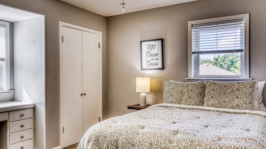 Brenham 2-story, 4-bed 204 Oak Hill Drive-idx