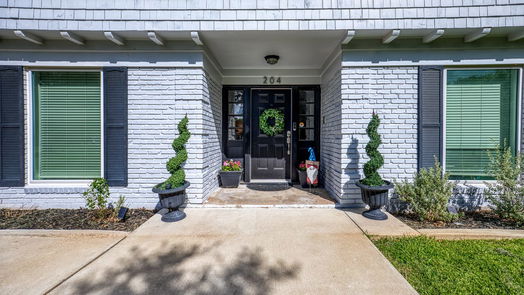 Brenham 2-story, 4-bed 204 Oak Hill Drive-idx