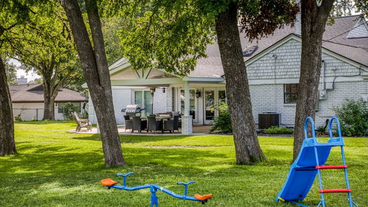 Brenham 2-story, 4-bed 204 Oak Hill Drive-idx