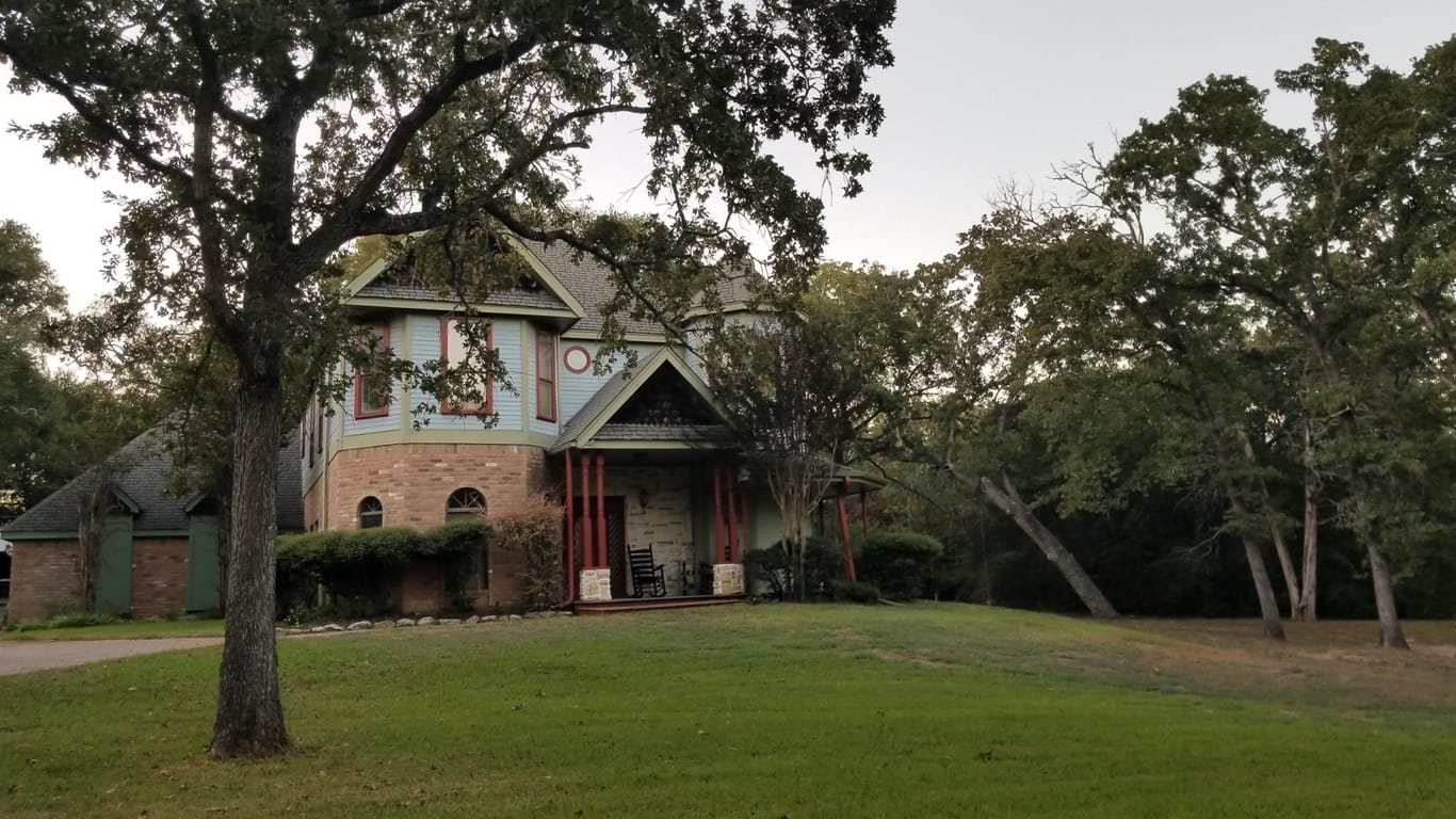 Brenham 2-story, 4-bed 5430 Hillside Lane-idx