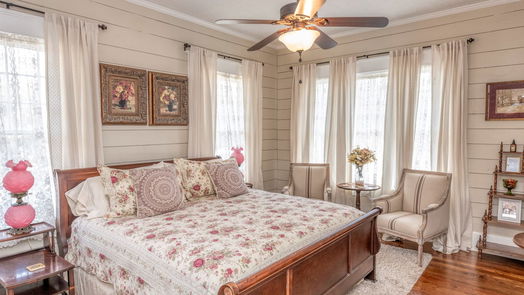Brenham 2-story, 3-bed 505 E Main Street-idx