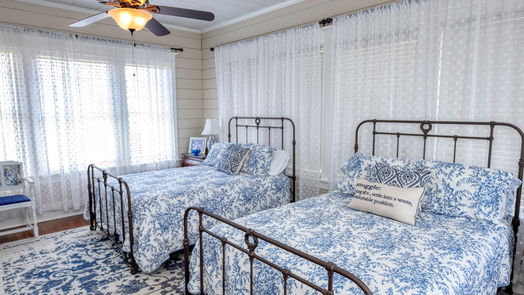 Brenham 2-story, 3-bed 505 E Main Street-idx