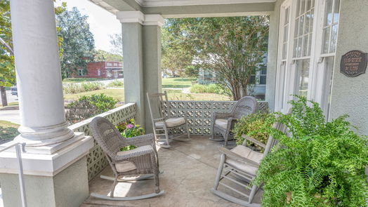 Brenham 2-story, 3-bed 505 E Main Street-idx
