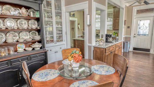 Brenham 2-story, 3-bed 505 E Main Street-idx