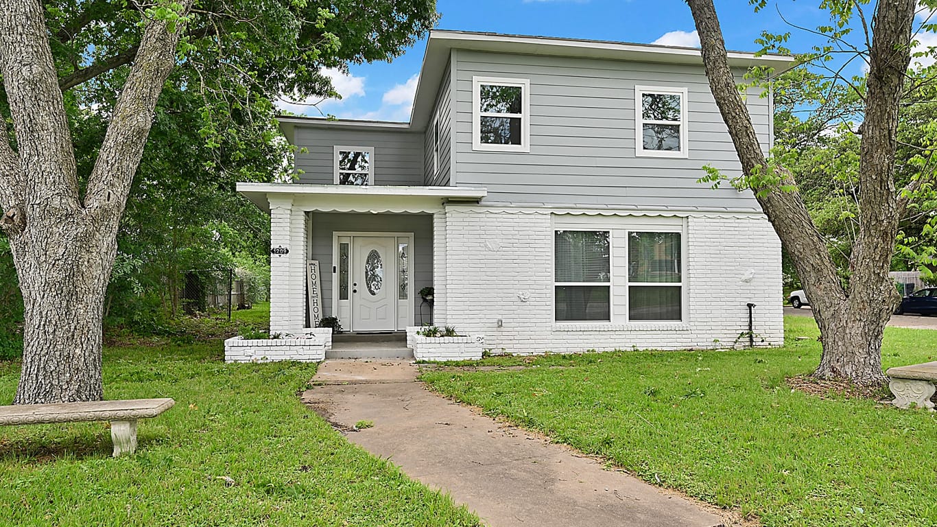 Brenham 2-story, 4-bed 1209 N Park Street-idx