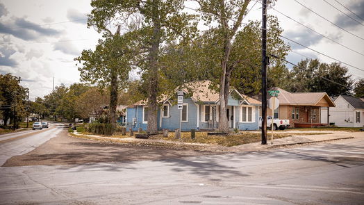 Brenham null-story, 2-bed 810 E Academy Street-idx